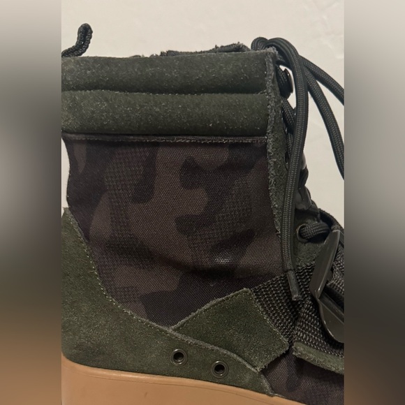 Steve Madden women’s Stylish Camouflage combat Boots - Picture 7 of 8